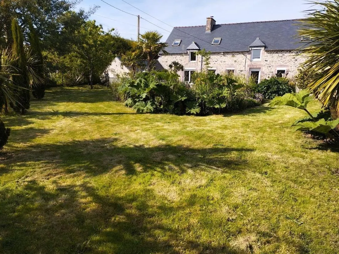 House Between Sea And Countryside Plévenon